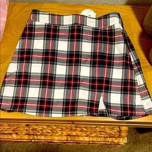 Holister Unworn with Tags. Plaid Mini Skirt - Red, BDark Green, and White